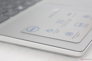 Die Handballenauflagen und das Clickpad haben eine durchgehende Mylar-Schicht für eine glattere Oberfläche und mehr Traktion