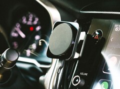 Nomad lädt das Apple iPhone jetzt auch im Auto per MagSafe. (Bild: Nomad)