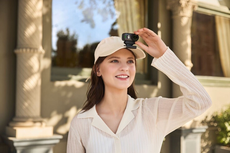 Unter anderem dieser magnetische Hut-Clip liegt bei (Bildquelle: DJI)