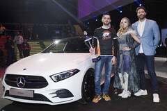 Mercedes-Benz: Übergabe eines weiteren Benz bei den eSports Dota Major Championships in Katowice.