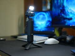 DJI Osmo Pocket 4: Gimbal-Kamera kann auch mit Licht genutzt werden
