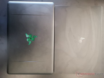 Der Displaydeckel ist nun komplett flach und ohne grünes Logo