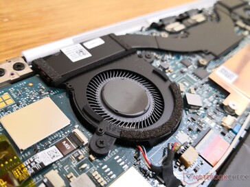 Doppelte ~35-mm-Lüfter mit einer einzelnen dicken Heatpipe