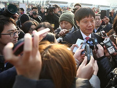 NPC, Beijing: Journalisten reißen sich um Interviews mit Xiaomi-CEO Lei Jun.
