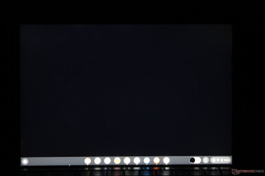 Geringfügiges, ungleichmäßiges Backlight Bleeding