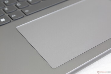 Das Glas-Clickpad für den großen 16-Zoll-Touchscreen ist passend geräumig