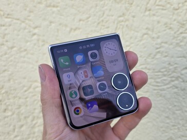 Xiaomi Mix Flip 2 Test Smartphone