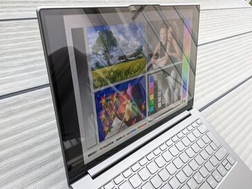 Lenovo ThinkBook Plus Gen2 im Außeneinsatz