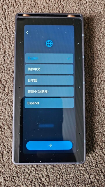 Der iFLYTEK AI Recorder S6 bietet fünf Systemsprachen, jedoch nicht Deutsch und Französisch.