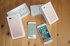 Die beiden iPhone 7-Modelle vor dem Live-Test. Der Test ist jetzt fertiggestellt.