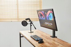 Der Standfuß der LG Ergo-Monitore spart nicht nur Platz, er macht es auch besonders einfach, die Position des Bildschirms anzupassen. (Bild: LG)