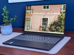Ryzen AI 7, 32 GB RAM, 1-TB-SSD, 2.5k-OLED: Lenovo IdeaPad 5 2-in-1 (Bild: Allen Ngo).