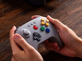 8BitDo legt seinen Nintendo 64 Controller mit 2,4 GHz Dongle neu auf.