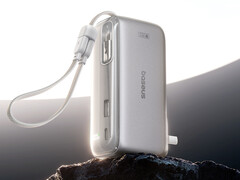 Die SuperCharge Pro 3-in-1 bringt zwei Kabel mit, eines ist integriert, das andere abnehmbar
