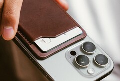 Das neue Nomad Leather Mag Wallet kann wie ein AirTag aufgespürt werden. (Bildquelle: Nomad)