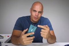 Heute steht die schräg ausfahrbare Selfie-Cam des Oppo Reno am Teardown-Plan von JRE.