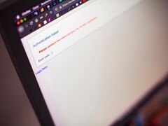 Laptop-Bildschirm mit der Fehlermeldung Authentication Failed nach einem gescheiterten Login.