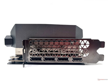 Von links: 3x DisplayPort 1.4a Ports, 1x HDMI-2.1-Ausgang