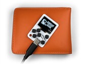 Der Arduboy Mini präsentiert sich als winziger Gaming-Handheld für Bastler. (Bild: Kevin Bates)