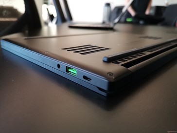 Razer gibt eine Akkulaufzeit von 13 Stunden für das Basismodell an