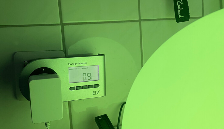 Maximal 1 Watt (hier 0,9 Watt) nimmt Eve Flare mit grüner Einstellung auf. (Foto: Andreas Sebayang/Notebookcheck.com)
