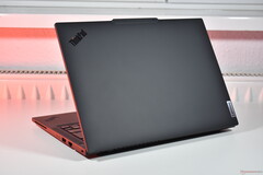 Ryzen 9 CPU macht dieses Lenovo ThinkPad besonders: Kompakte mobile Workstation bietet die beste CPU-Leistung aller 14-Zoll ThinkPad-Laptops, abgebildet: Lenovo ThinkPad P14s Gen 6 AMD (Bildquelle: Benjamin Herzig)