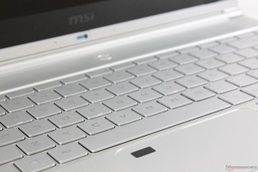 Wir hätten auf eine SteelSeries-Tastatur gehofft, doch die Tastatur ähnelt eher der eines traditionellen Ultrabooks