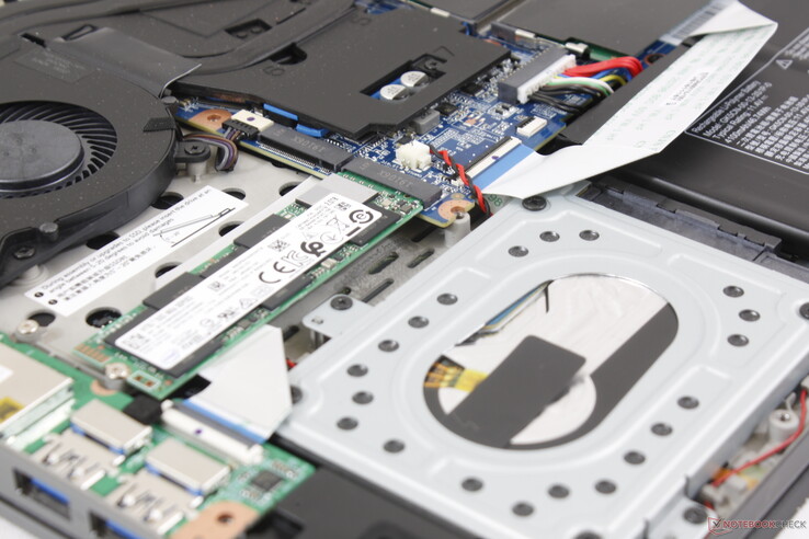 Drei Speicherschächte in einem schlanken Gamer sind ungewöhnlich