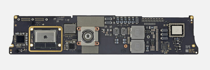 Das Mainboard ist geradezu winzig im Hinblick auf die Größe des iMac. (Bild: iFixit)