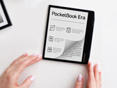 Der PocketBook Era E-Reader packt ein E Ink Carta 1200 Display in ein wasserfestes Gehäuse. (Bild: PocketBook)