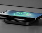 Um ein Apple iPhone mit 15 Watt drahtlos zu laden, wird derzeit zwingend ein MagSafe-Ladegerät vorausgesetzt. (Bild: Nomad)