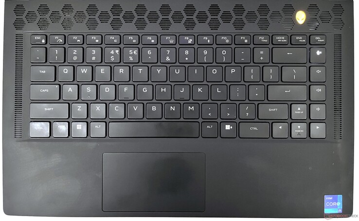Die Tastatur und das Touchpad des Alienware x15 R2 sind brauchbar, Verbesserungspotenzial besteht aber dennoch.