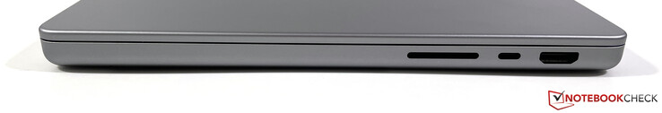 Rechts: SD-Kartenleser, USB-C mit Thunderbolt 4 (40 GBit/s, USB-4, DisplayPort, Power Delivery), HDMI 2.0