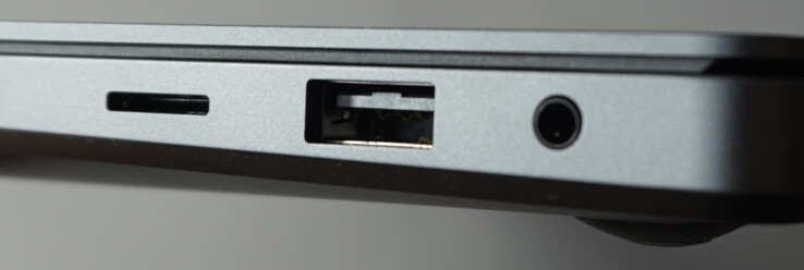 Anschlüsse rechts: microSD, USB-A (5 Gbit/s), Headset