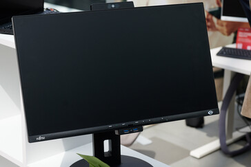 Von vorne sieht der AIO P2410 fast wie sein Schwestermodell aus. (Foto: Andreas Sebayang/Notebookcheck.com)