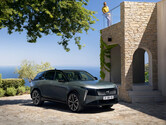 Der neue DS N°7 tritt in die Fußstapfen des Bestsellers DS 7 und ist als vollelektrischer E-Tense mit bis zu 740 Kilometern Reichweite oder als Hybrid-Variante ab 47.700 Euro bestellbar.
