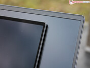 Oben 9 (7), rechts und links 6 (4) mm (XPS 13)