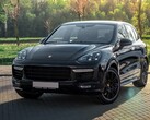 Der hier zu sehende Porsche Cayenne könnte seine Position als Topmodell bald an einen neuen Elektro-SUV aus Zuffenhausen verlieren (Bild: Ivan Kazlouskij)