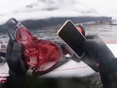 Dieses Apple iPhone 11 hat sechs Monate auf dem Grund eines Sees verbracht – und überlebt. (Bild: Aquatic Monkey, YouTube)