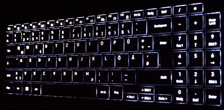 Die dreistufige Tastaturbeleuchtung ist gleichmäßig.