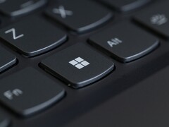 Nahaufnahme einer Computertastatur mit der Windows-Taste