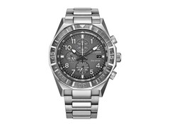 Die neue Nighthawk von Citizen kombiniert ein monochrom graues Zifferblatt mit einem silberfarbenen Edelstahlgehäuse und setzt auf eine instrumentenähnliche Optik.