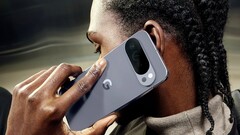 Ein Google Pixel 10 Pro XL Demogerät mit Tensor G5 schneidet zumindest bei der GPU-Performance schlechter ab als der Vorgänger. (Bildquelle: Evan Blass)