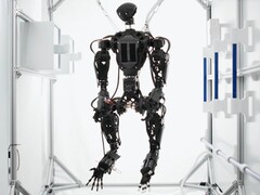 Der humanoide Roboter Helios von Orbit Robotics hat vier Arme, verzichtet aber auf Beine, weil er diese im Weltall nicht braucht.