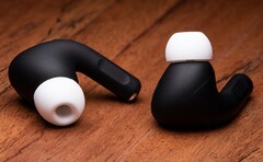 AirPods in mattem Schwarz sind dank ColorWare endlich Realität. (Bild: ColorWare)