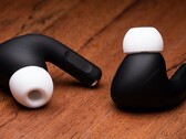 AirPods in mattem Schwarz sind dank ColorWare endlich Realität. (Bild: ColorWare)