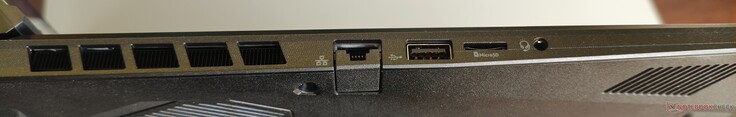 linke Seite: RJ45-LAN, USB-A 2.0, micro-SD, Line-In/Out