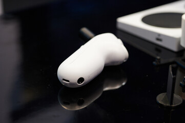 USB Typ C und ein Gewinde. (Bildquelle: Andreas Sebayang/Notebookcheck.com)