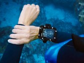Garmins neuester Tauchcomputer besitzt ein 2,4 Zoll großes Display. (Bildquelle: Garmin)