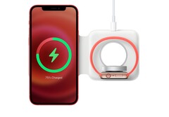 Mit dem MagSafe Duo-Ladegerät lässt sich ein iPhone und eine Apple Watch zeitgleich laden. (Bild: Apple)